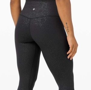 Lululemon Aligns Embossed Size 6